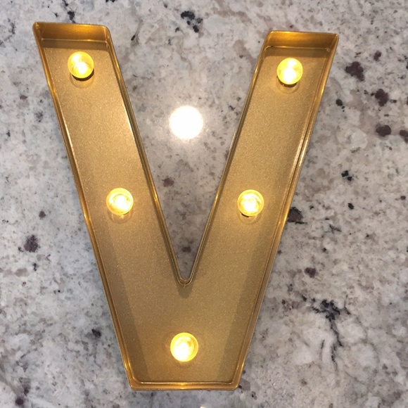 Light up “V” sign with four hour daily timer! - Picture 2 of 5